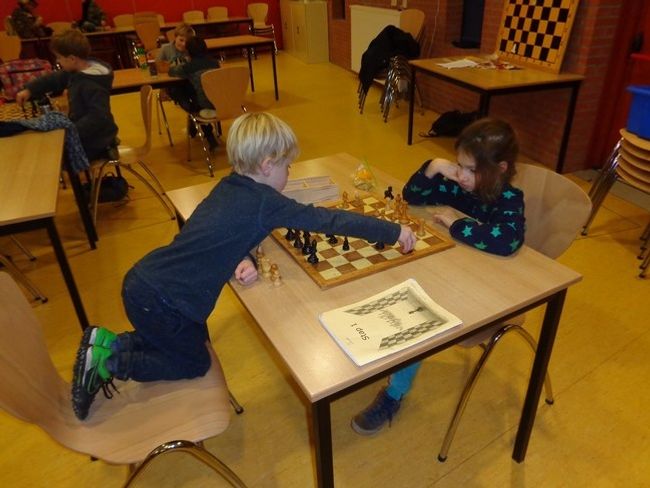 Thije verslaat Noa met zwart.
